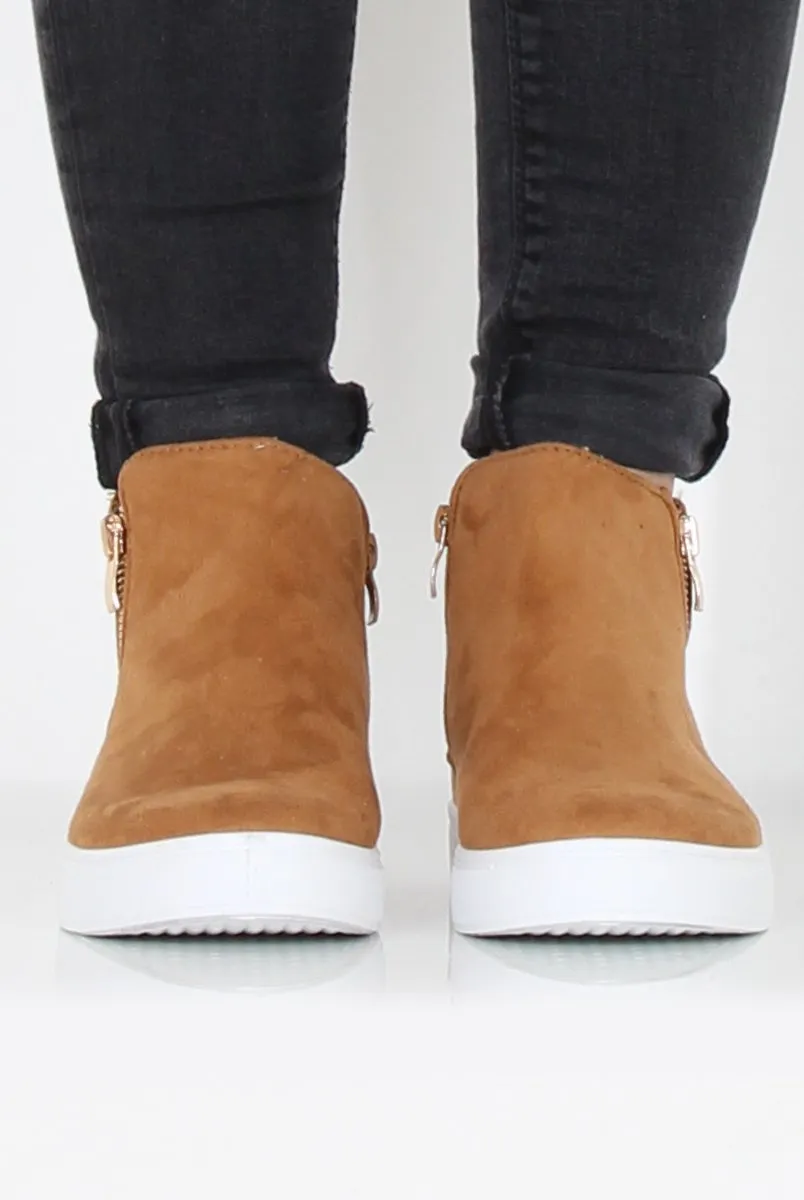 Camel Suede High Top Trainers - Nya